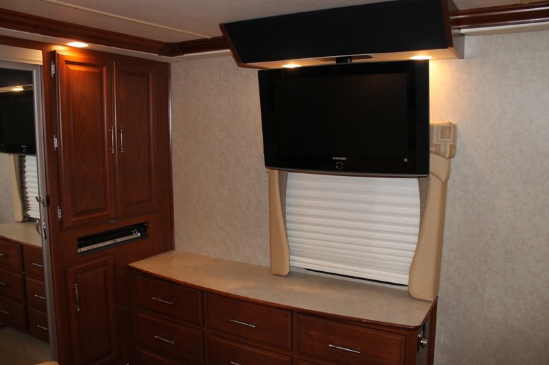 2008 Fleetwood Discovery 40X -017
