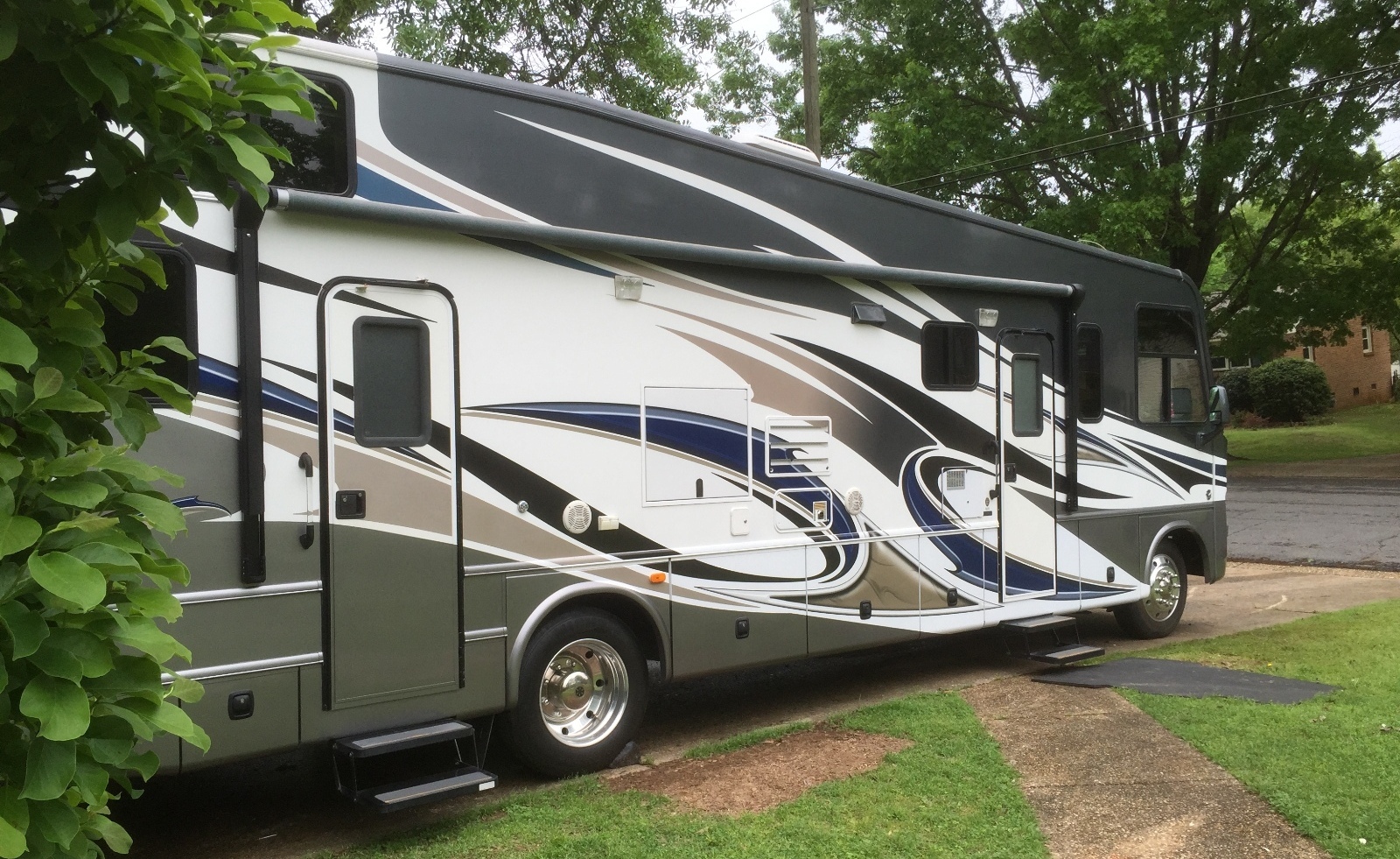 2012 Damon Outlaw 3611 Toy Hauler | Used Motorhomes and ...
