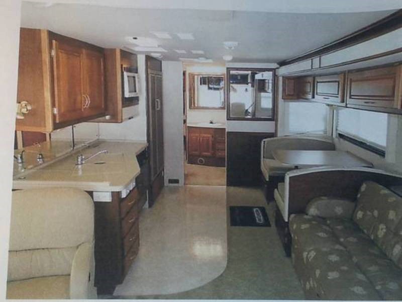 2001 Fleetwood Expedition 36T - 009