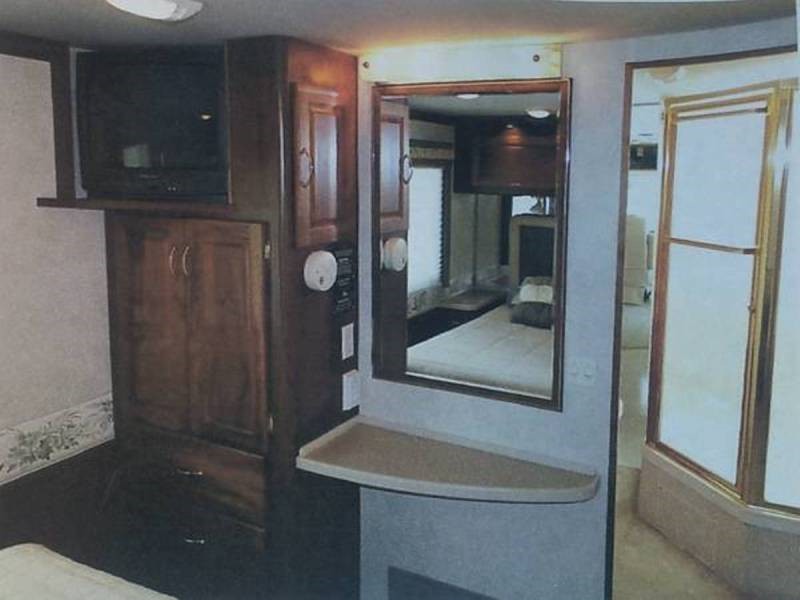 2001 Fleetwood Expedition 36T - 015