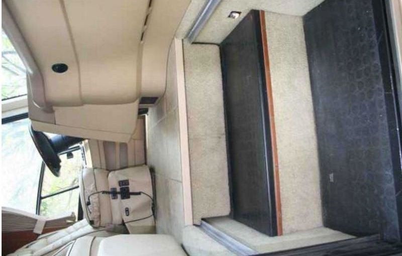 2006 Country Coach Intrigue 530 Jubilee - 004