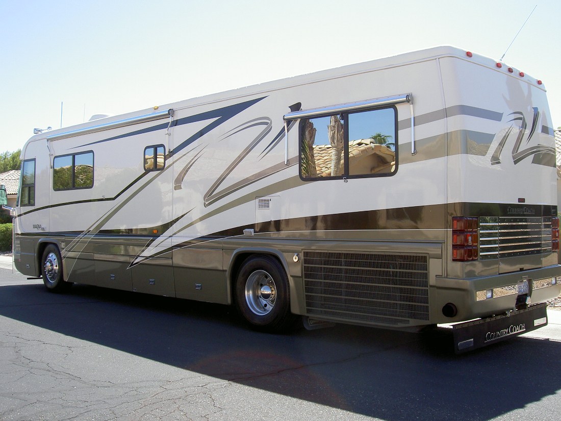 2000 Country Coach Magna Motorhome in Arizona