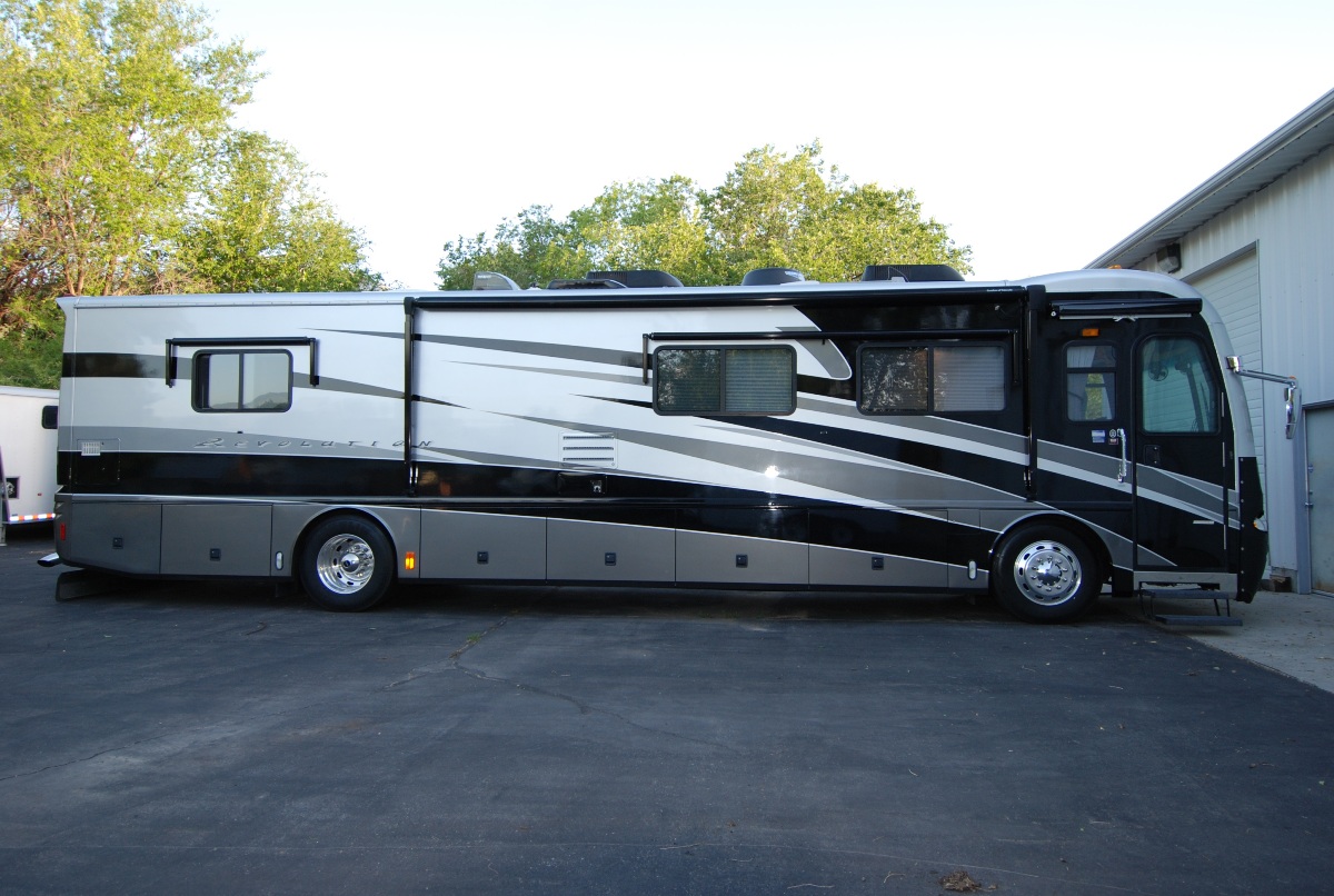 2004 Fleetwood Revolution 40C RV For Sale in Salem, Utah
