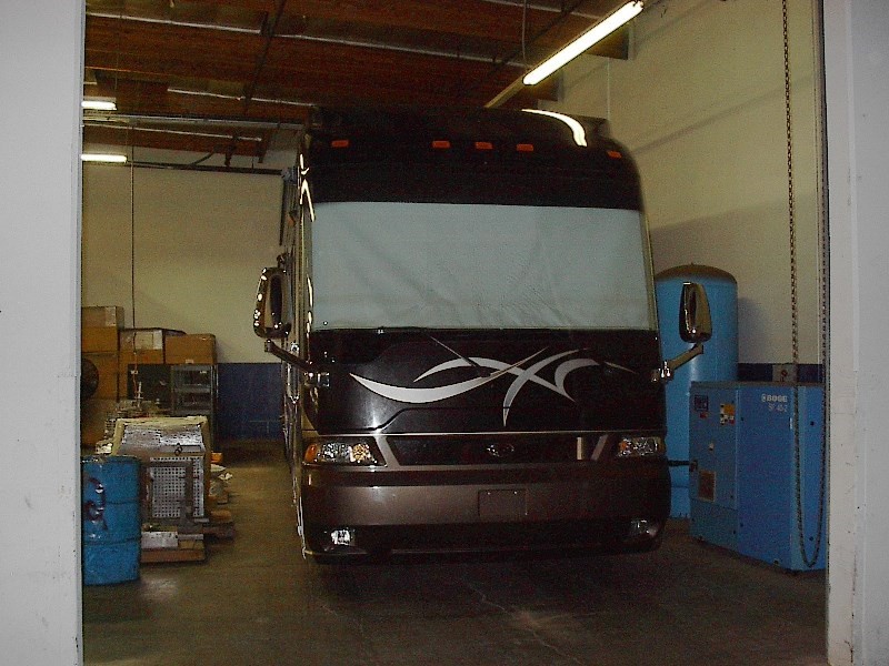 2008 Country Coach Magna Rembrandt - 010
