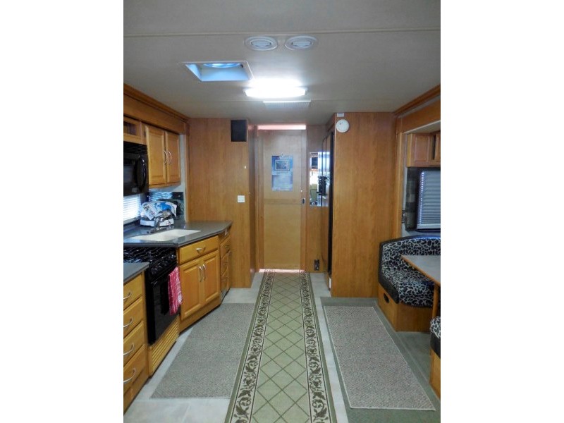 2006 Fleetwood Discovery 39S - 012