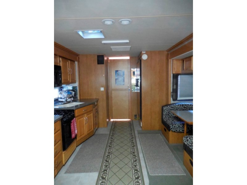 2006 Fleetwood Discovery 39S - 013