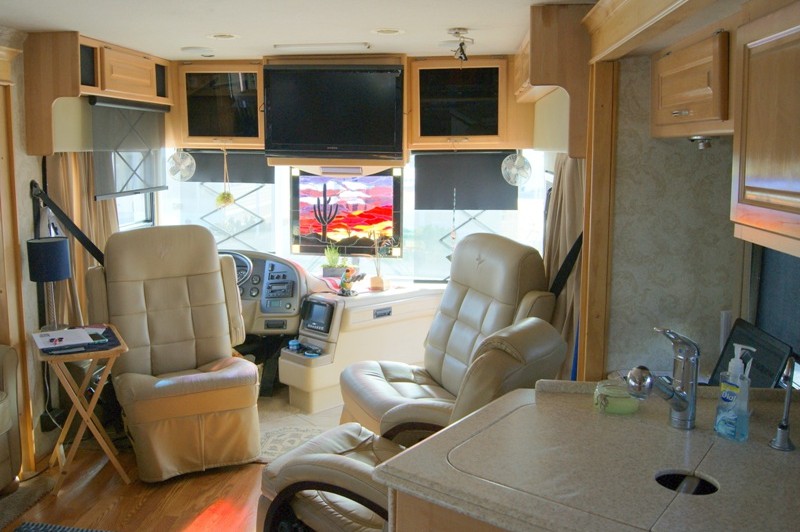 2005 National RV TropiCal T370 - 005