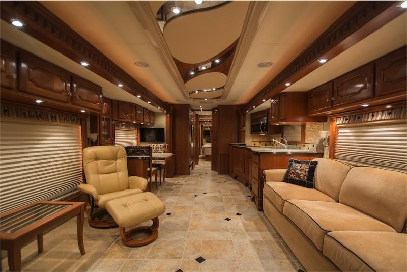 2009 Country Coach Intrigue 550 - 003