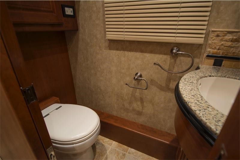 2009 Country Coach Intrigue 550 - 008