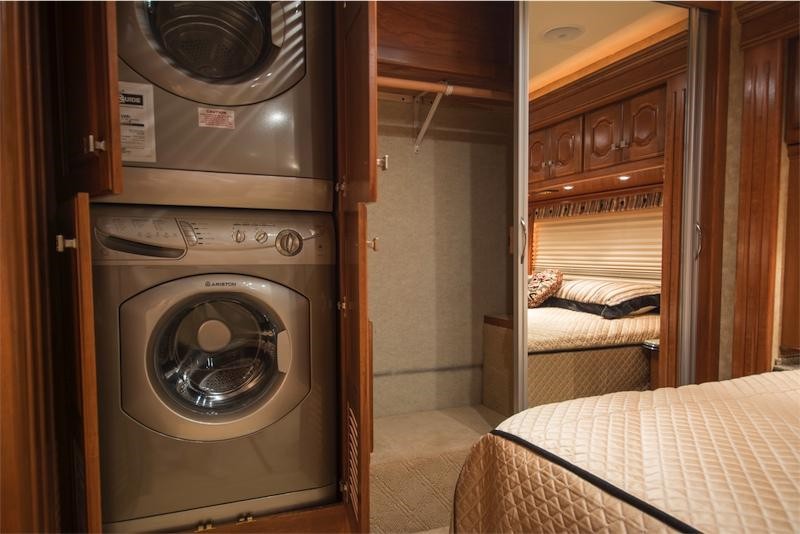 2009 Country Coach Intrigue 550 - 009