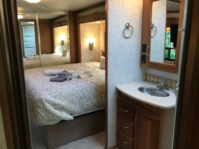 2007 National RV Pacifica QS40C  - 021