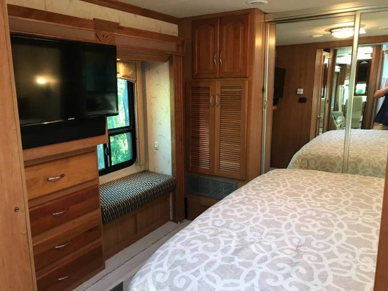2007 National RV Pacifica QS40C  - 024