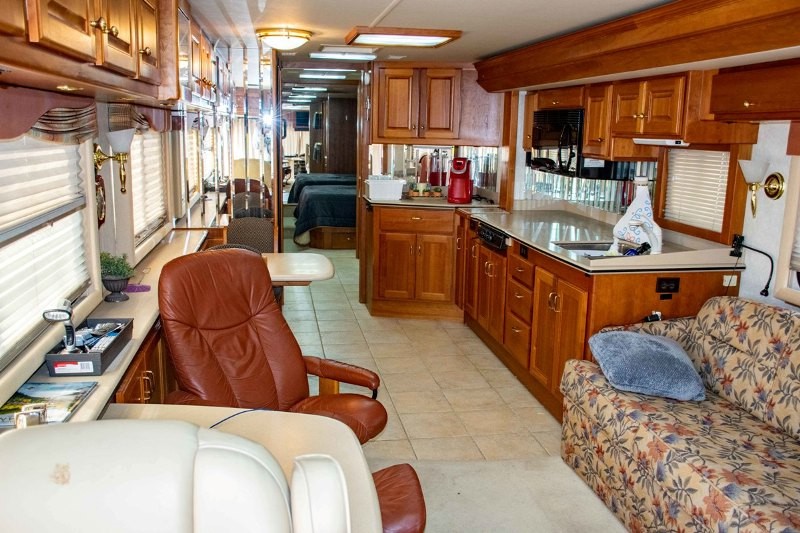 2003 Country Coach Allure - 009