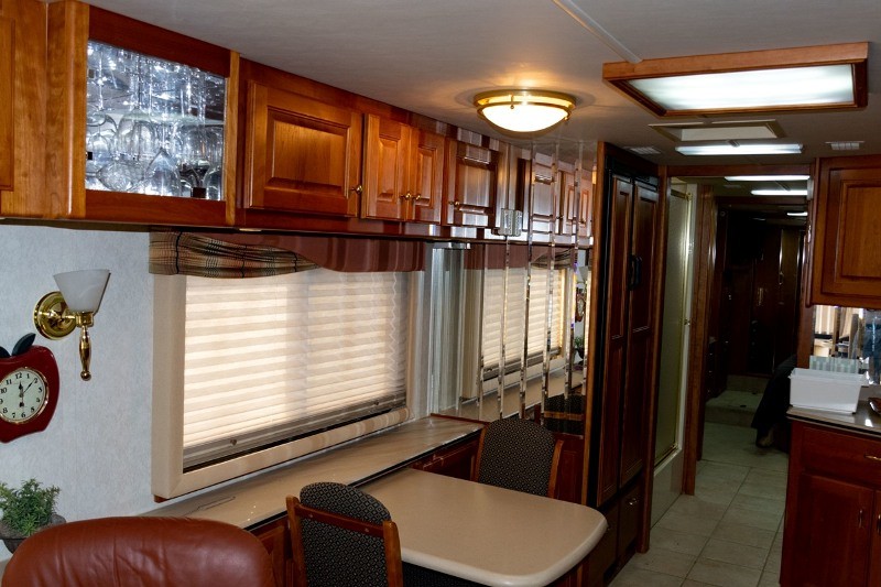 2003 Country Coach Allure - 010