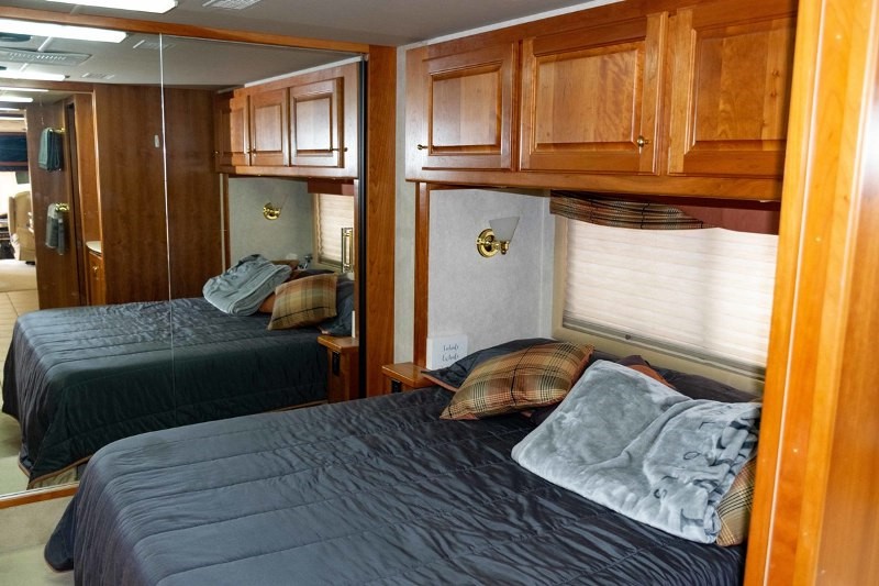 2003 Country Coach Allure - 016